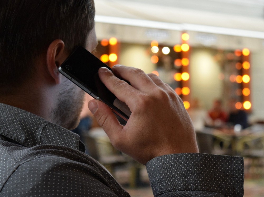 Rozmowa przez telefon komórkowy
